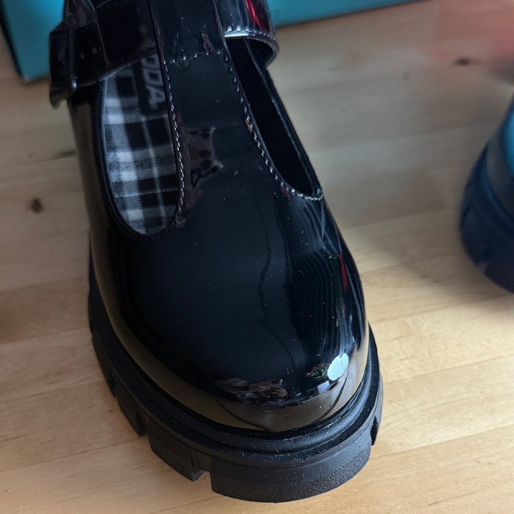 Stylish Black Women's Shoes - Picture 9 of 9